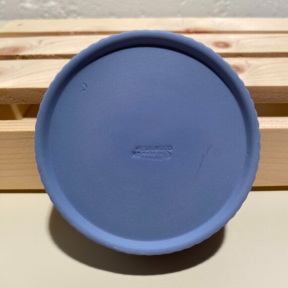 Wedgwood Blue Jasperware Small Round Covered Trinket Dish - Picture 6 of 6